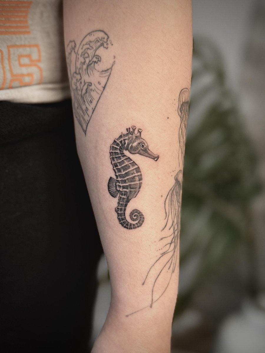Photo of the tattoo titled Seahorse and Starfish Ocean Embrace