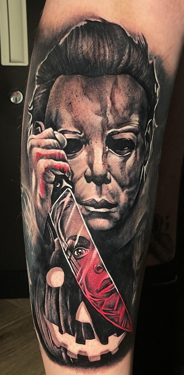 Photo of the tattoo titled Leg tattoo finally completed!