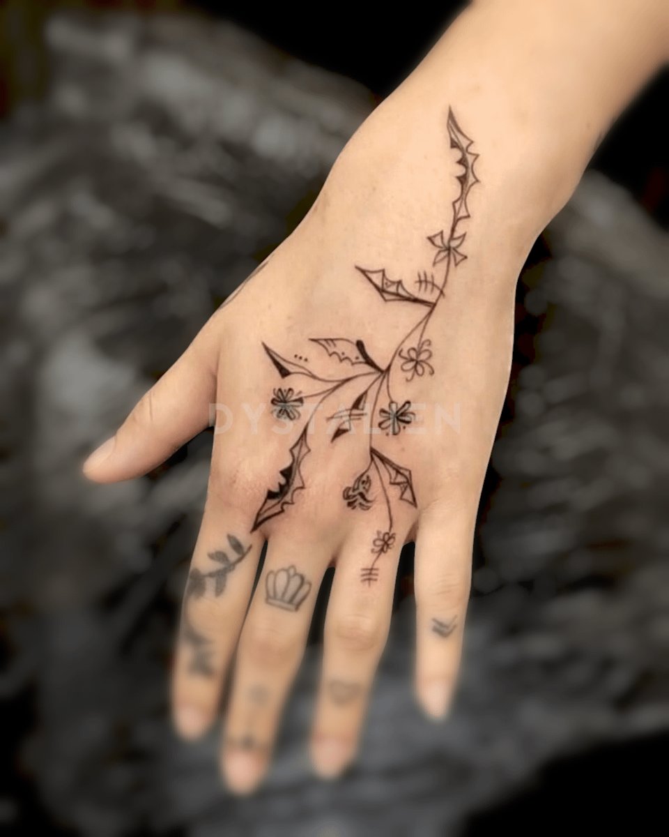 Photo of the tattoo titled Dyst-Alien Florals: Otherworldly Beauty