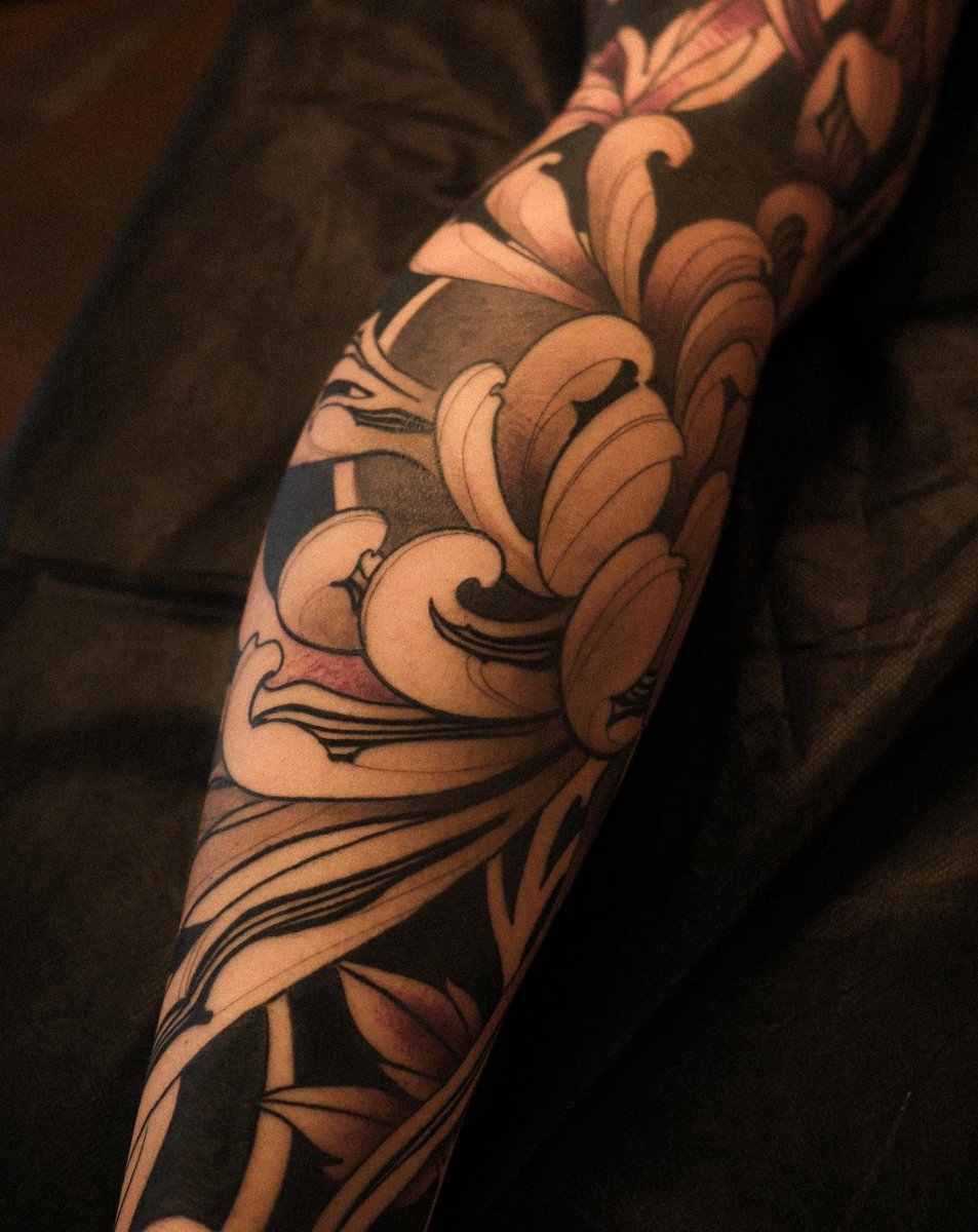 Photo of the tattoo titled Chrysanthemum's Enduring Beauty