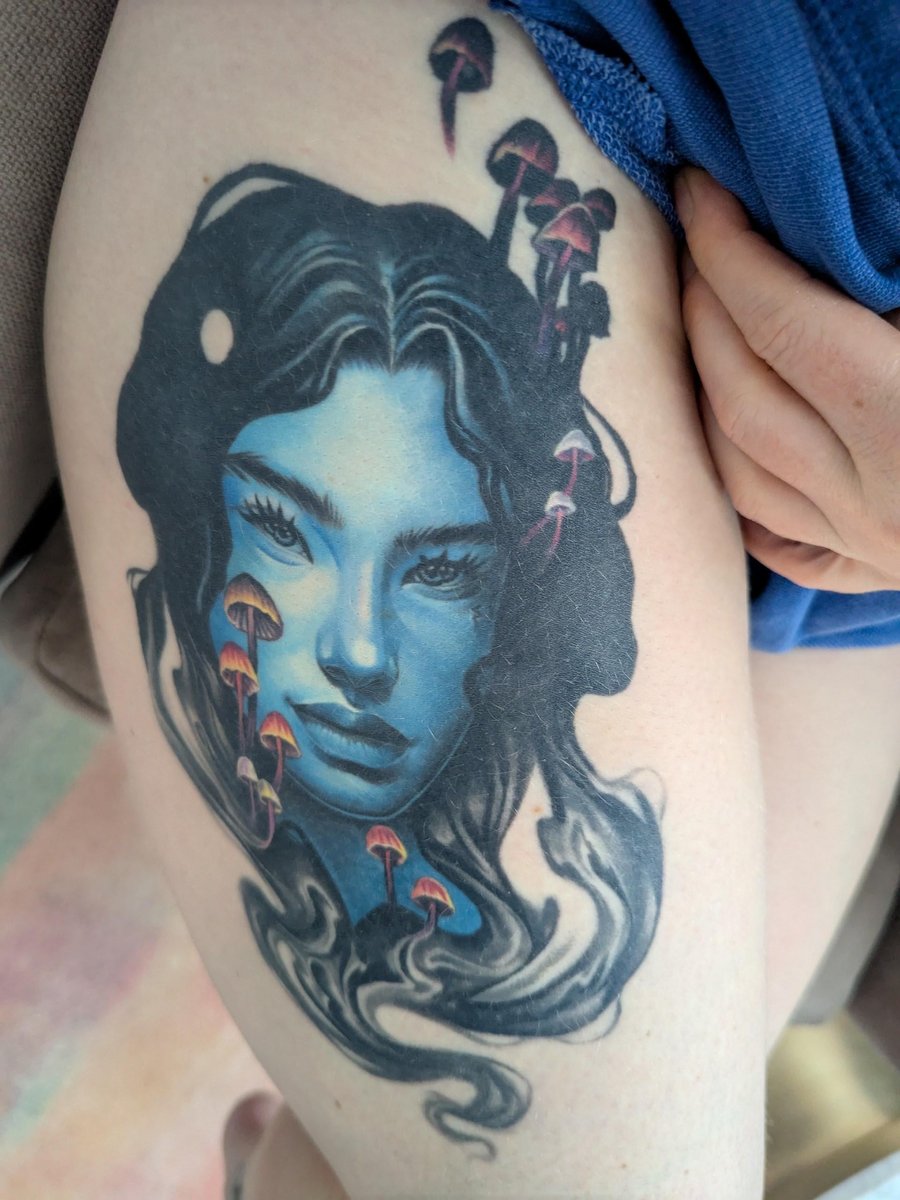 Photo of the tattoo titled Alien Babe Thigh Piece