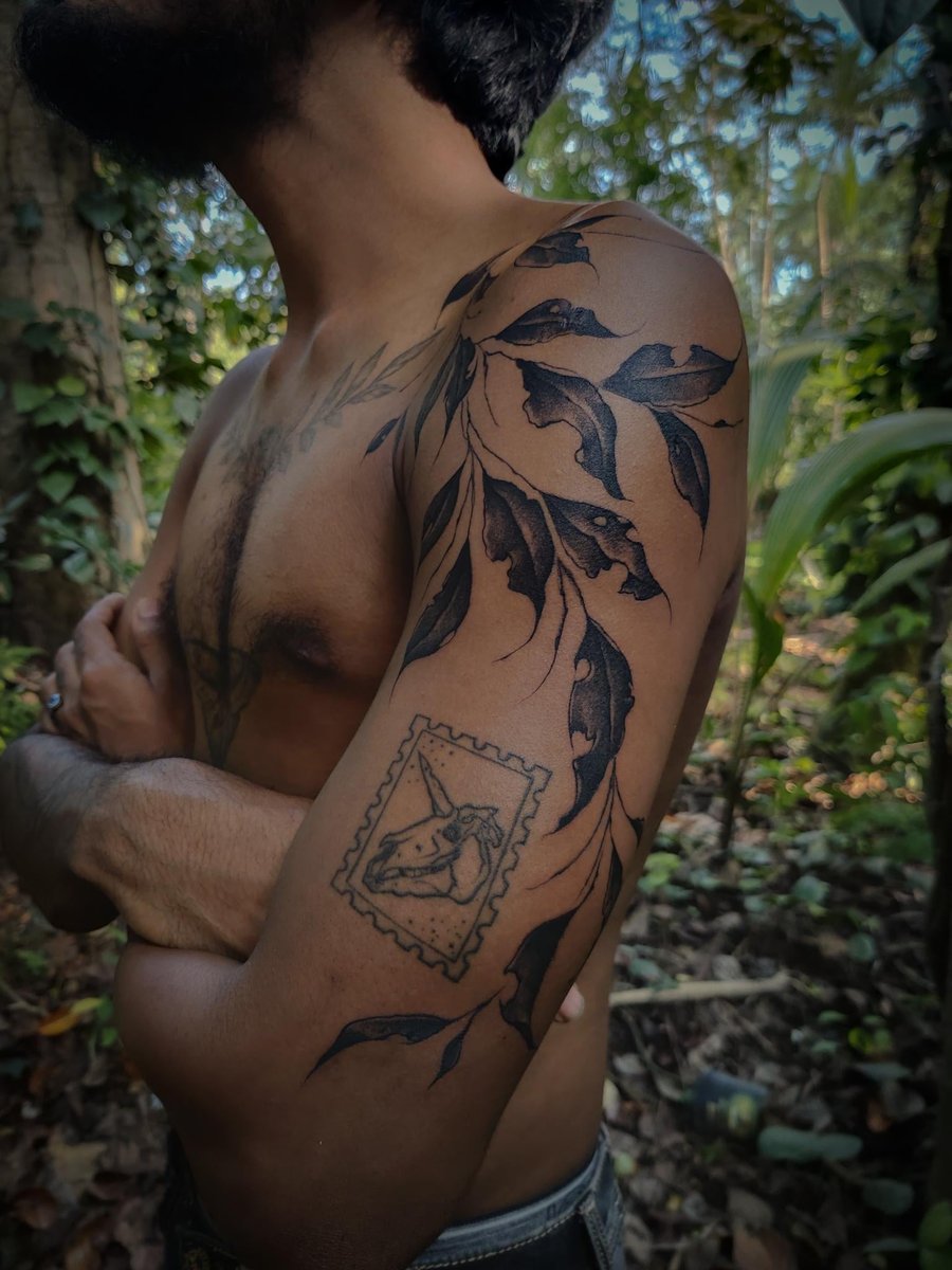 Photo of the tattoo titled Freehand Leaf Flow