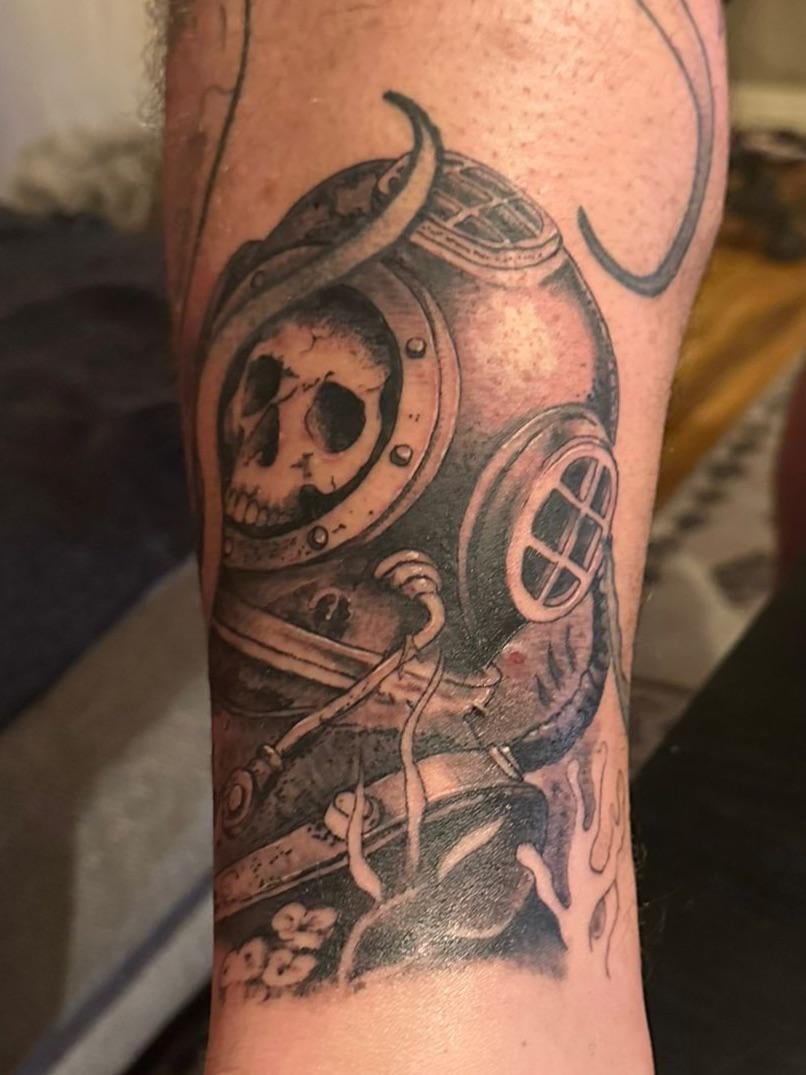 Photo of the tattoo titled Ocean Depths Diver's Helmet